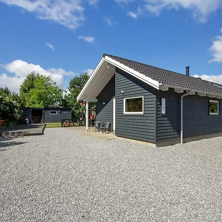 Holiday home Four-bedroom Holiday In